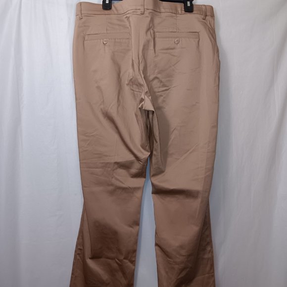 LEE REGULAR FIT STRAIGHT LEG MID RISE KHAKI PANTS COTTON BLEND WOMEN'S SIZE 18L - Picture 7 of 16